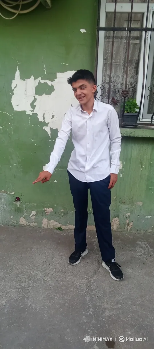 Young Man Assaults Police Officer and Flees – AI Generated Video | Hailuo AI