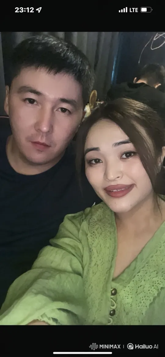Family Embrace Captured on Summer Evening Video – AI Generated Video | Hailuo AI