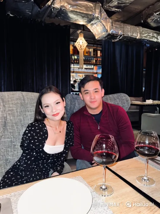 Family's Joyful Reunion at Elegant Restaurant – AI Generated Video | Hailuo AI