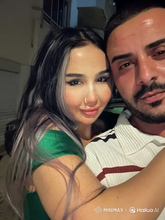 Family Embrace: Intimate Moments Captured – AI Generated Video | Hailuo AI