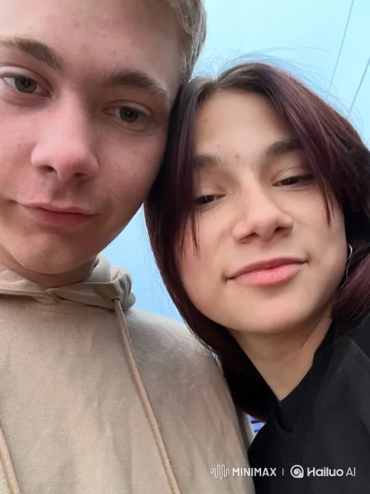 Couple Embraces Newborn in Warm, Loving Moment – AI Generated Video | Hailuo AI
