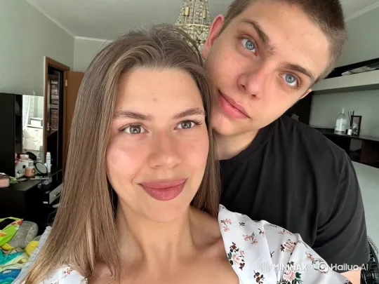 Family Embrace Captures Summer Evening Love – AI Generated Video | Hailuo AI