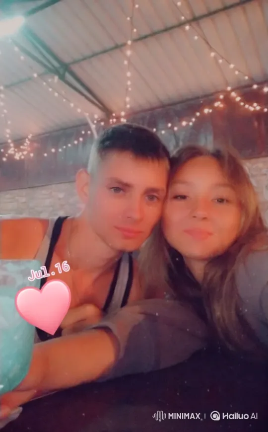 Family Embrace Captured in Intimate Summer Video – AI Generated Video | Hailuo AI