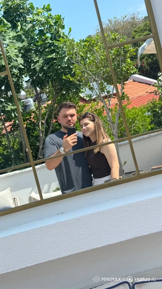 Couple Surprised by Police on Balcony – AI Generated Video | Hailuo AI