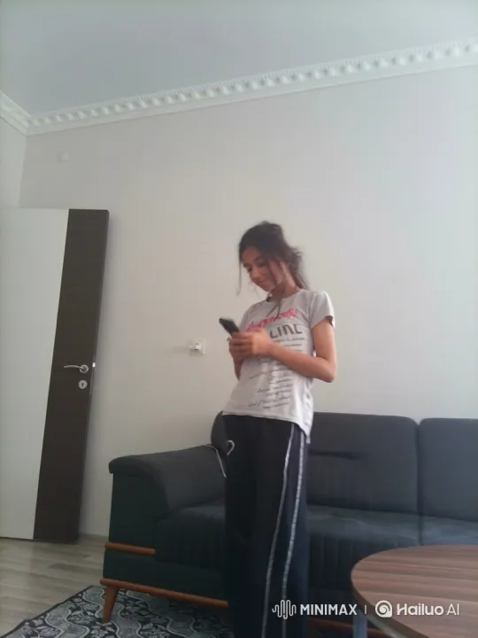 Young Girl Surprised by Police in Living Room – AI Generated Video | Hailuo AI