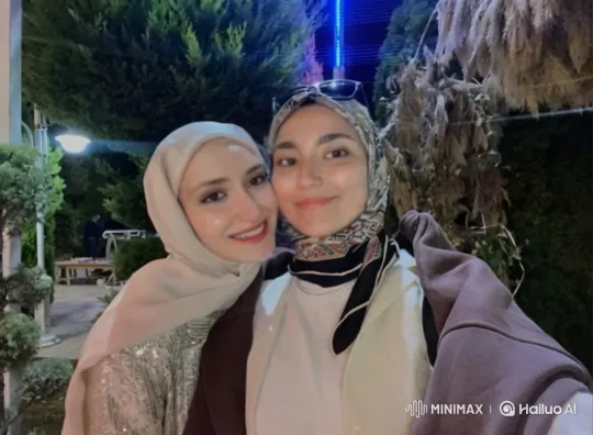 Young Women's Nighttime Selfie Interrupted by Police – AI Generated Video | Hailuo AI