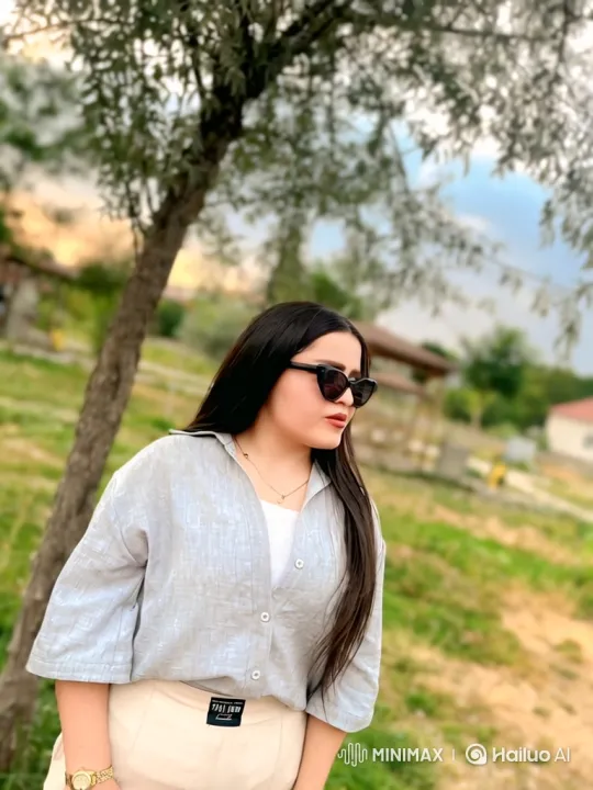 Woman Calmly Detained by Police in Park – AI Generated Video | Hailuo AI