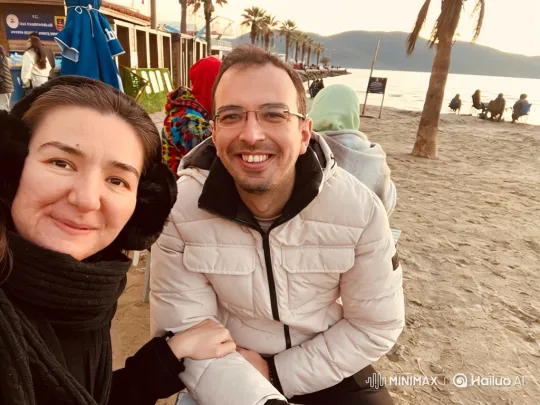 Couples Intimate Sunset Kiss on Sandy Beach – AI Generated Video | Hailuo AI