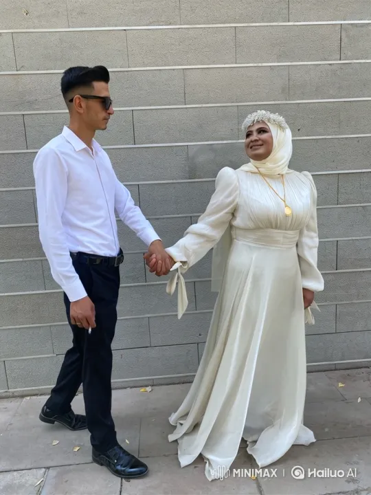 Couple's Moment Interrupted by Police in Summer Setting – AI Generated Video | Hailuo AI