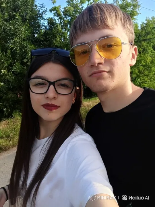 Couple's Outdoor Portrait Evolves into Family Moment – AI Generated Video | Hailuo AI