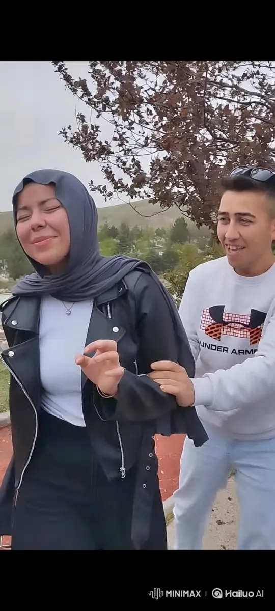 Couple and Daughter Share Intimate Summer Park Moment – AI Generated Video | Hailuo AI