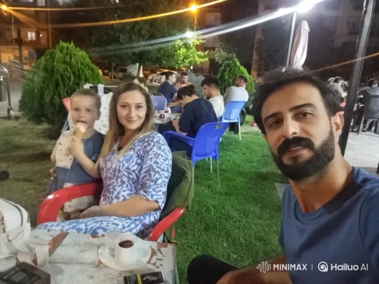 Family Portrait: Intimate Garden Cafe Moment – AI Generated Video | Hailuo AI