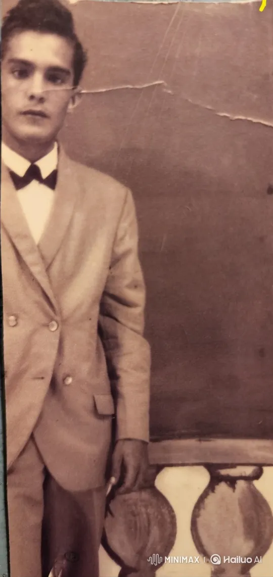 Restored Photo Comes to Life: Man Walks Forward – AI Generated Video | Hailuo AI