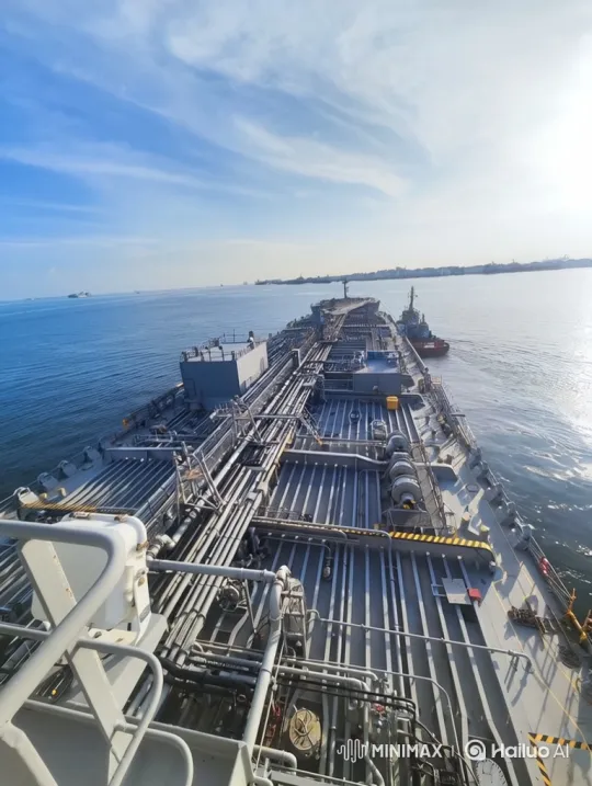 Blue Whale Leaps Onto Tanker Deck in Dramatic Encounter – AI Generated Video | Hailuo AI