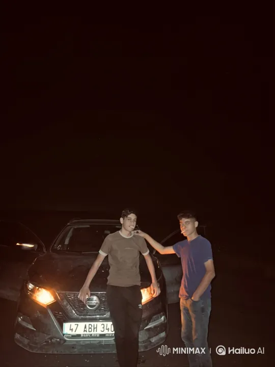 Young Man Assaults Police Officer During Nighttime Confrontation – AI Generated Video | Hailuo AI