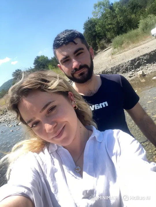 Family Reunion: Couple Embraces Children in Summer Glow – AI Generated Video | Hailuo AI