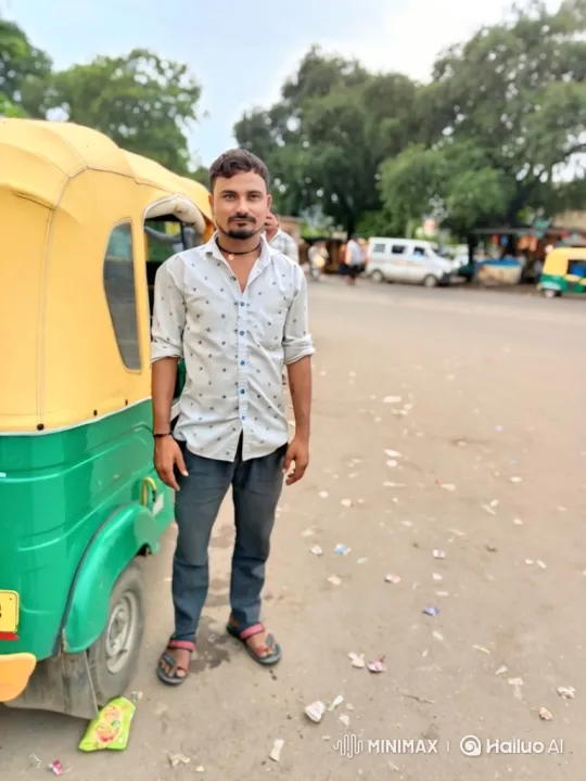 Indian Prime Minister Greeted by Man in Street Scene – AI Generated Video | Hailuo AI