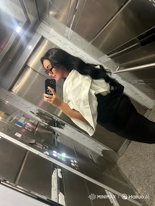 Elevator Encounter: Unexpected Love at First Arrest – AI Generated Video | Hailuo AI