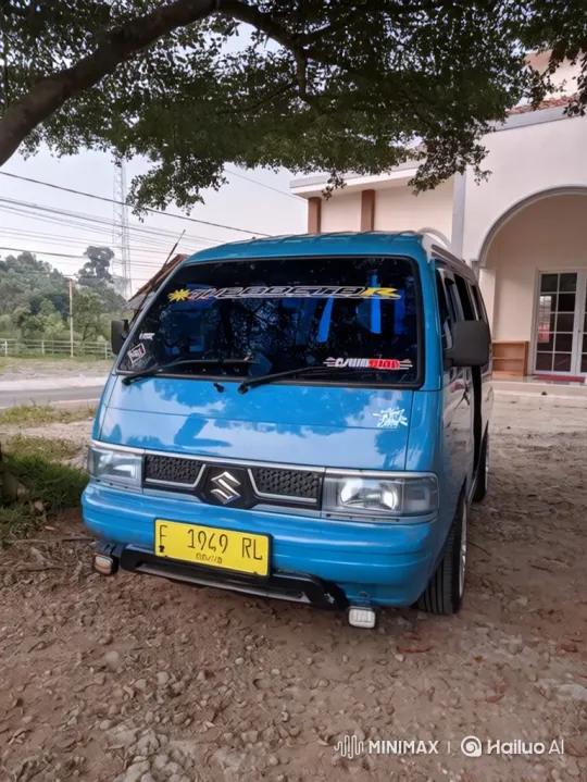 Custom Van Simulates Air Suspension Deflation – AI Generated Video | Hailuo AI