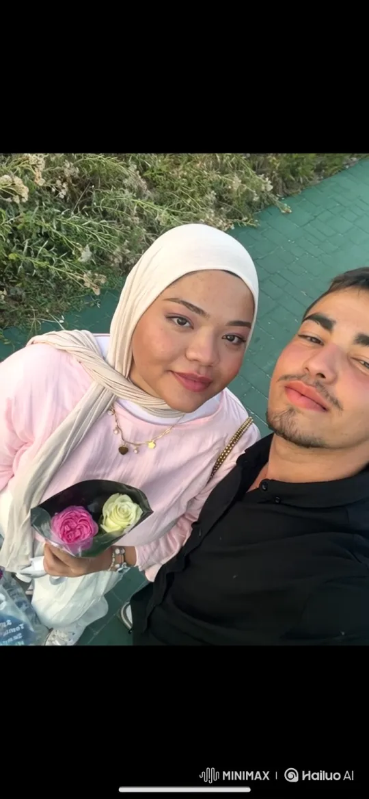 Young Family's Affectionate Summer Evening Embrace – AI Generated Video | Hailuo AI