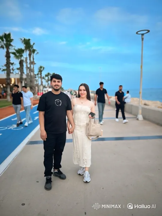 Family Portrait: Seaside Bliss with Baby – AI Generated Video | Hailuo AI