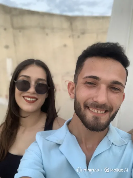 Family Embrace Captured in Candid Summer Video – AI Generated Video | Hailuo AI