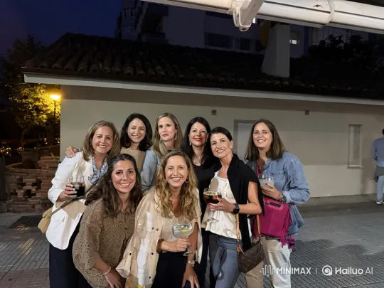 Women's Joyful Encounter with Singer Daniel Fernández – AI Generated Video | Hailuo AI