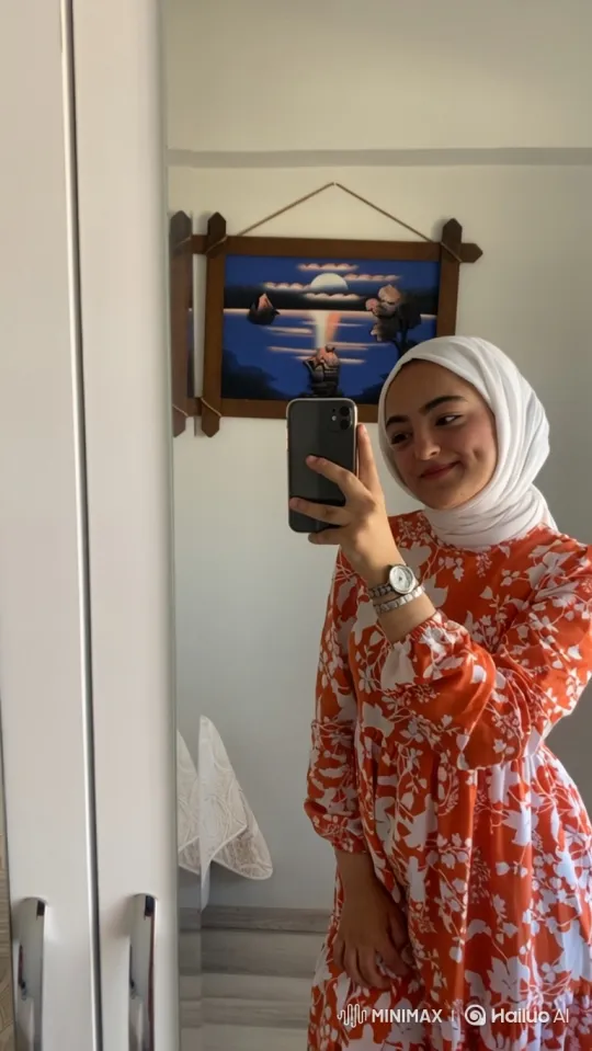 Police Officer Surprises Woman, Kisses Her Mirror Reflection – AI Generated Video | Hailuo AI