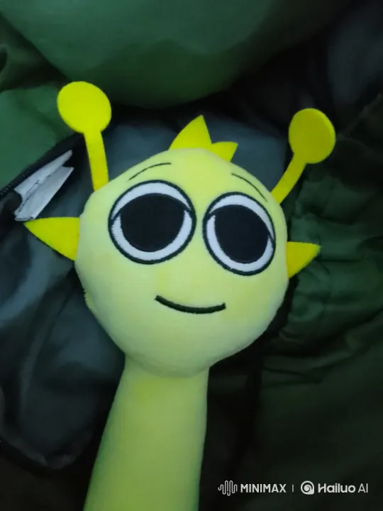 Plush Toy Mimics Eating Cheese Pizza in Cozy Restaurant – AI Generated Video | Hailuo AI