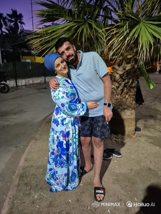 Couple Embraces in Dusk by Palm Tree – AI Generated Video | Hailuo AI