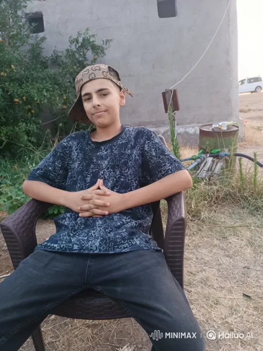 Young Man Flees Police in Backyard Setting – AI Generated Video | Hailuo AI
