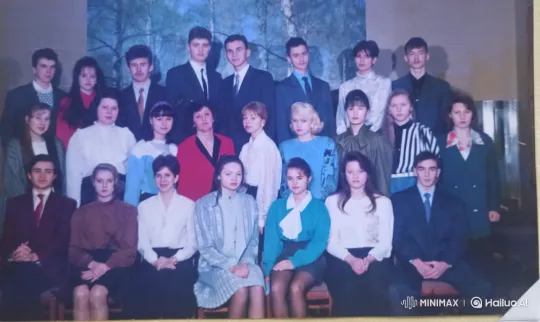Vintage Group Portrait Preparation in 1980s-90s Style – AI Generated Video | Hailuo AI