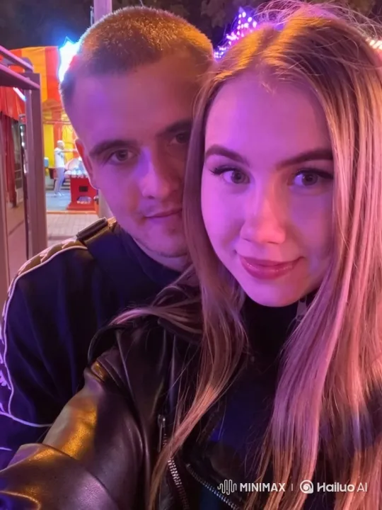 Family Reunion at Amusement Park Captured on Smartphone – AI Generated Video | Hailuo AI