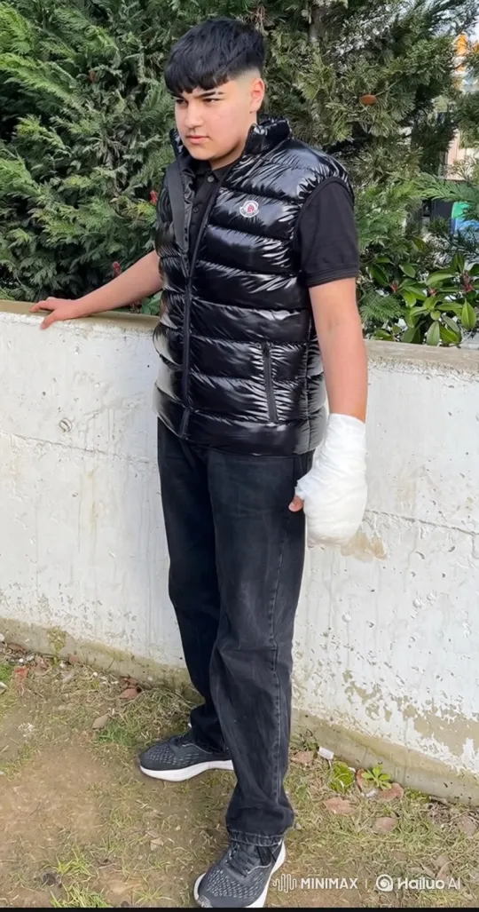Young Man Detained by Police After Casual Encounter – AI Generated Video | Hailuo AI