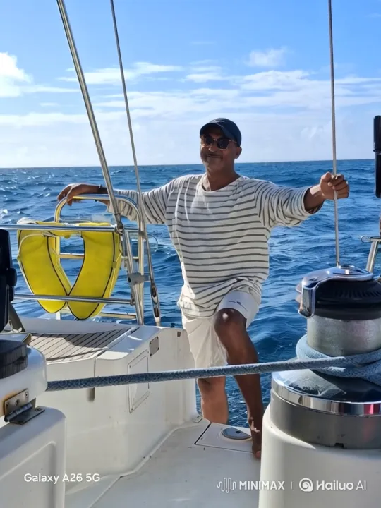 Happy Group Enjoying Sailing on Sunny Sea – AI Generated Video | Hailuo AI