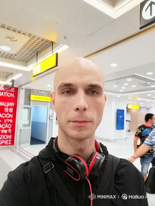 Affectionate Airport Reunion Between Couple – AI Generated Video | Hailuo AI