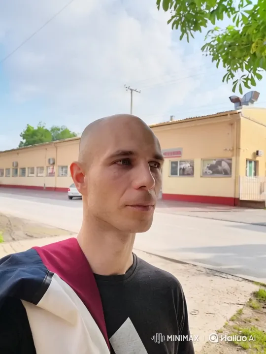 Couple Shares Passionate Kiss on Sidewalk – AI Generated Video | Hailuo AI
