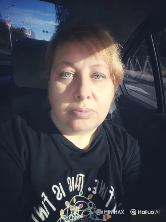 Woman in Car: Sunlit Portrait with Camera Movement – AI Generated Video | Hailuo AI