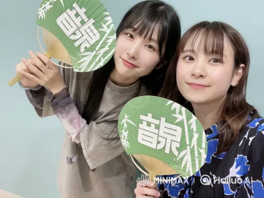 Young Women Surprised by Sudden Downpour – AI Generated Video | Hailuo AI