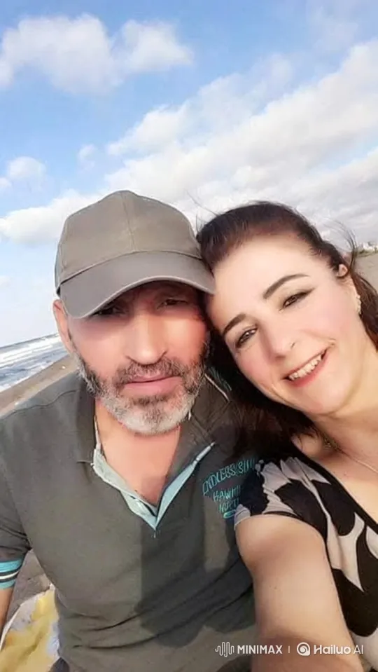Couple Shares Affectionate Hug on Beach – AI Generated Video | Hailuo AI
