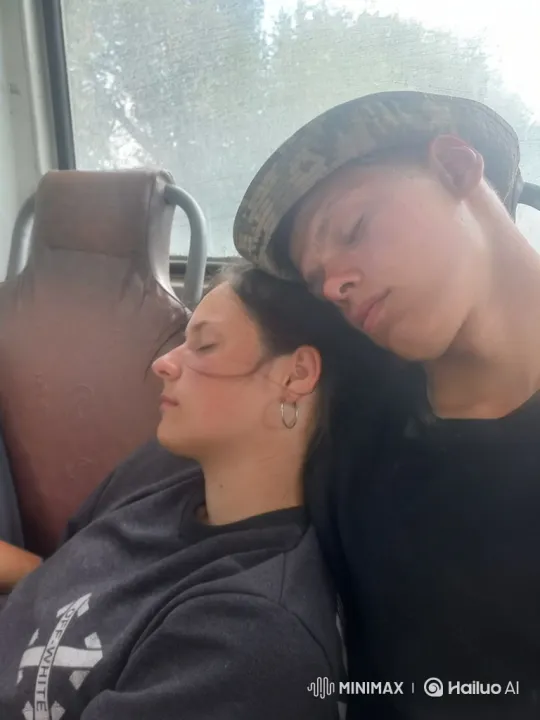 Family Embrace Wakes Up to Joyful Reunion – AI Generated Video | Hailuo AI