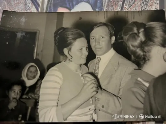 Vintage Couple Dancing in Serene Connection – AI Generated Video | Hailuo AI