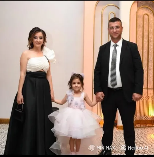 Family Portrait Captures Tender Father-Daughter Moment – AI Generated Video | Hailuo AI