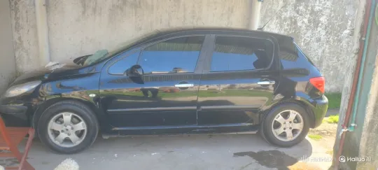 Black Hatchback Smoothly Lowers in Daylight Driveway – AI Generated Video | Hailuo AI