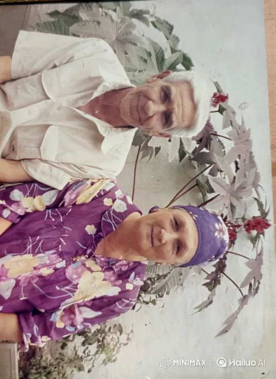 Elderly Couple's Tender Greeting in a Garden Setting – AI Generated Video | Hailuo AI