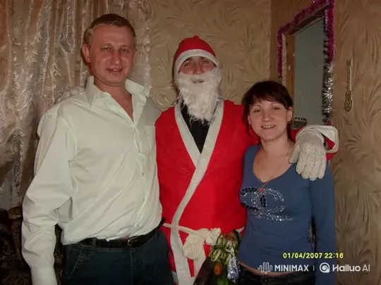 Family Celebration with Santa in Cozy Room – AI Generated Video | Hailuo AI