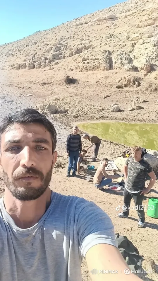 Man Attacked by Police Officer; Flees with Camera – AI Generated Video | Hailuo AI