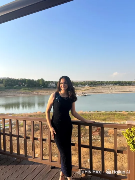 Police Officer and Woman Share Moment of Connection – AI Generated Video | Hailuo AI