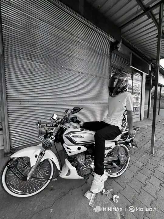 Police Confrontation with Armed Man on Motorcycle – AI Generated Video | Hailuo AI