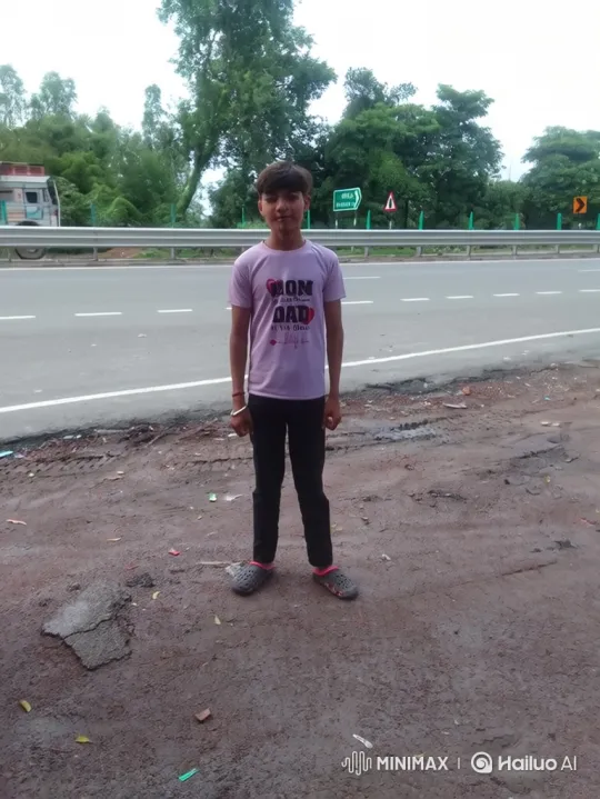 Young Boy Meets Man Resembling PM Modi on Highway – AI Generated Video | Hailuo AI